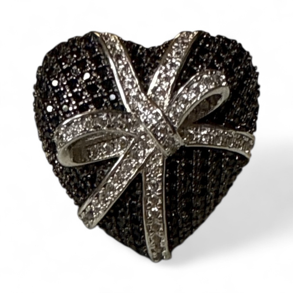 Black Swarkowki bow ring and Silver Heart Ring size 7 stamped W: 28 G - Picture 3 of 8